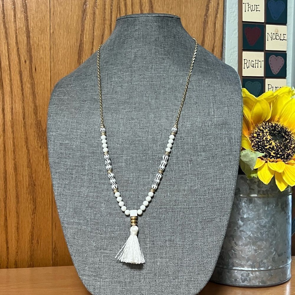 NWT Lucky Brand Elegant White and Gold Beaded Necklace with Tassel #LBNK2